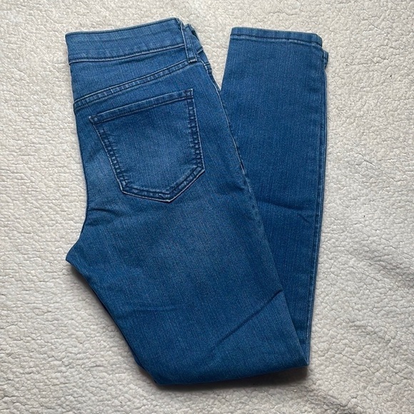 Old Navy Super Skinny Mid Rise Dark wash Size 2 - Picture 7 of 9